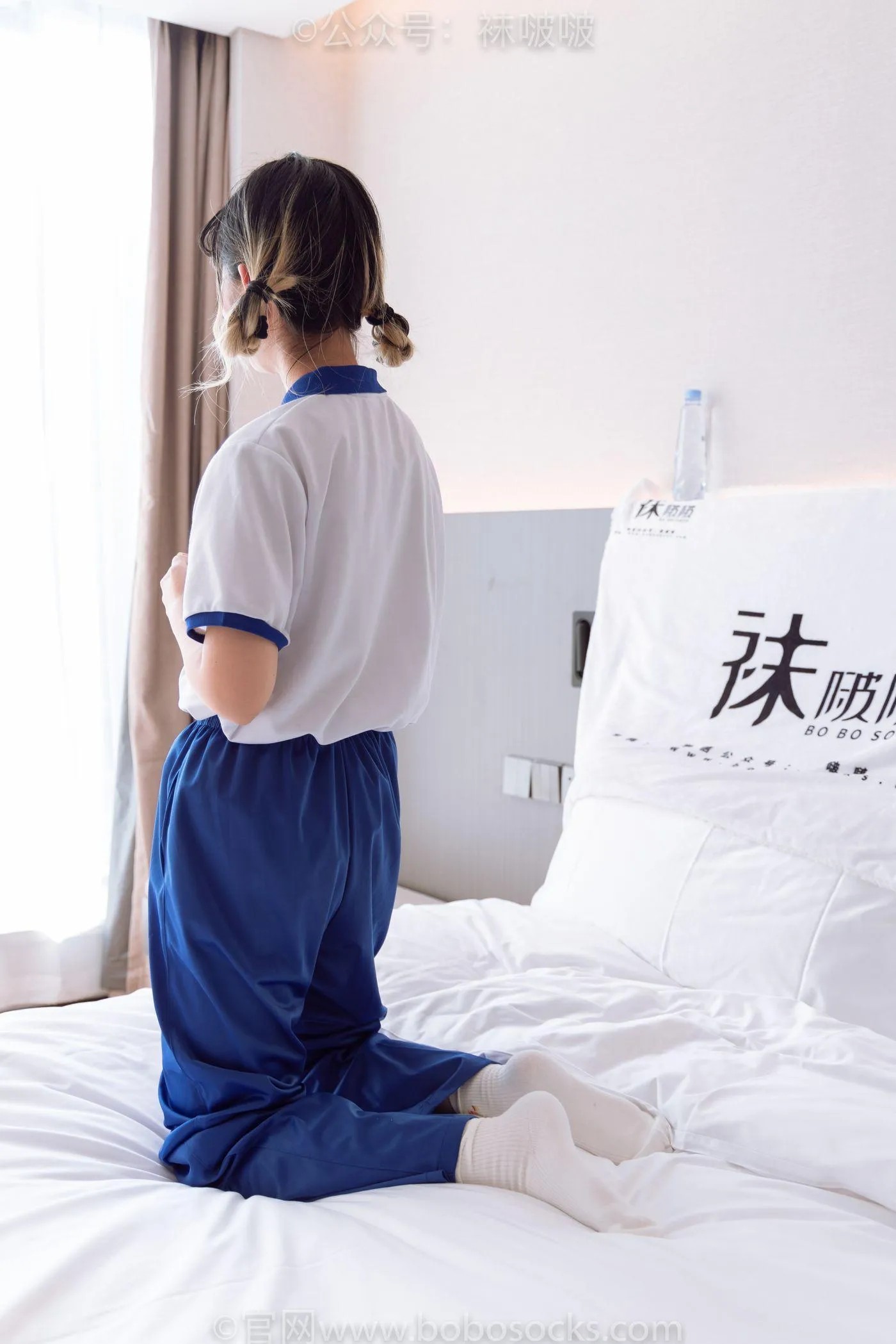[BoBoSocks袜啵啵]NO.042 砂糖-校服、板鞋、白棉袜、油亮白丝 [139P]插图1